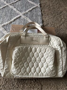 Quilted Cream Travel Bag with Front Pocket